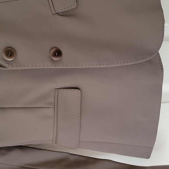 Le Chateau Suit - Picture 6 of 9